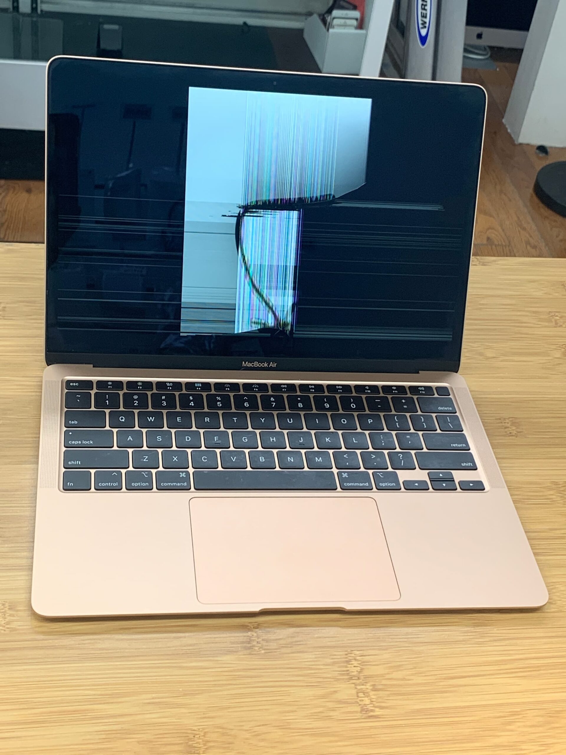 macbook-air-cracked-screen-replacement-mac-screen-repair